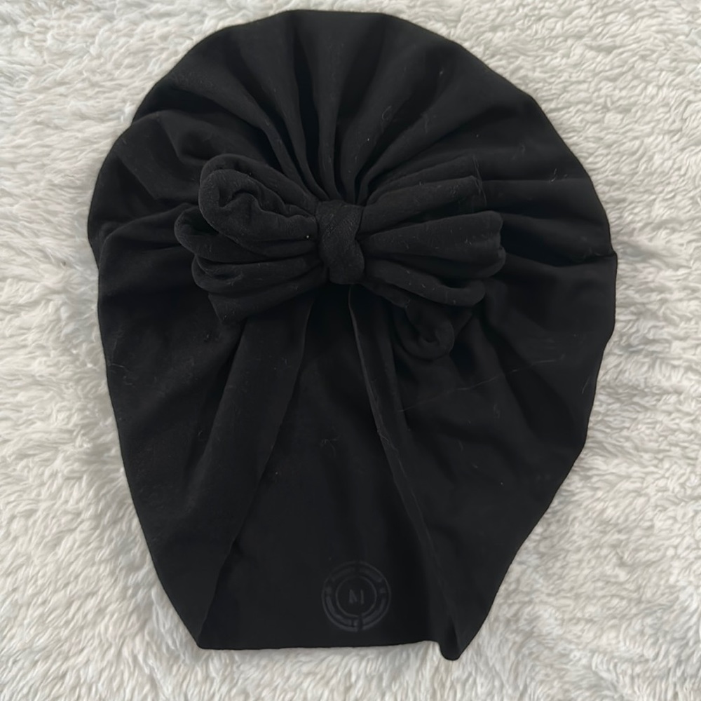 NWOT Bunny Knots - Medium